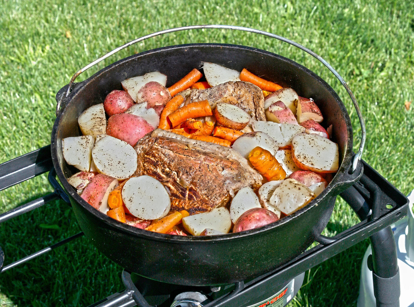Camp Chef Classic 12 Cast Iron Dutch Oven