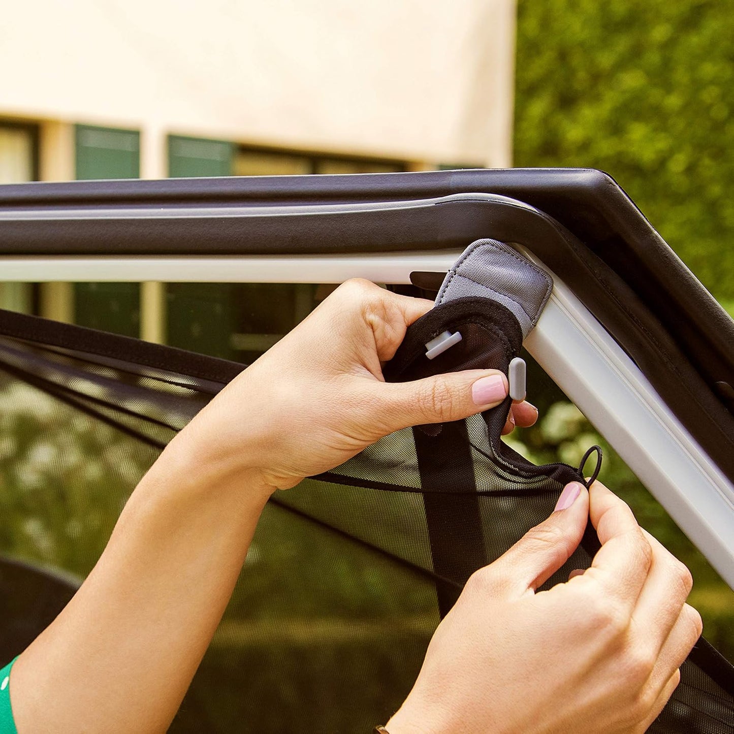 Brica 2PK Magnetic Strech-to-Fit Sunshade