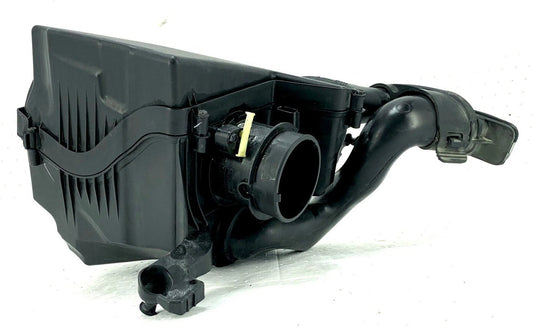 Pre-Owned 2013-2018 Ford Focus Air Cleaner Assembly and Air Flow Meter 2.0L Gasoline OEM (Good)